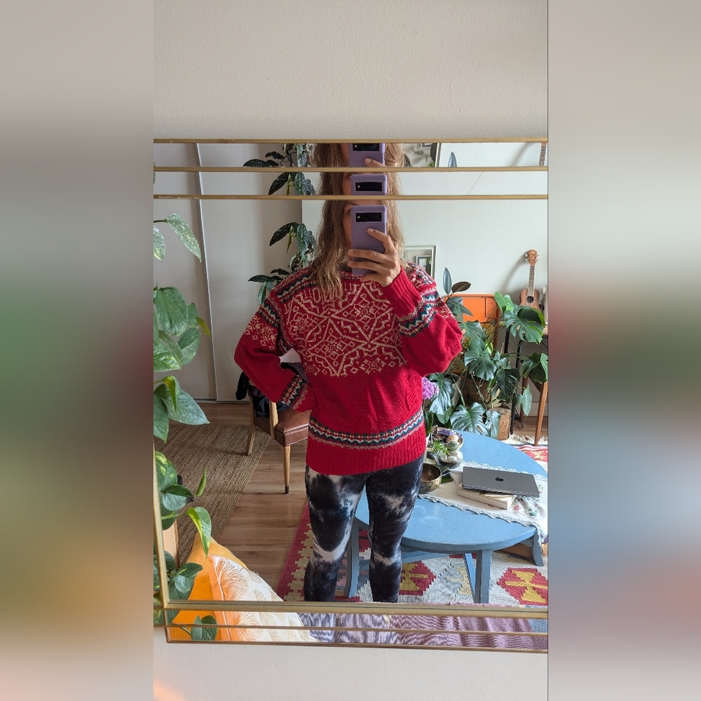 Red and White Patterned Christmas Sweater - Mesiter